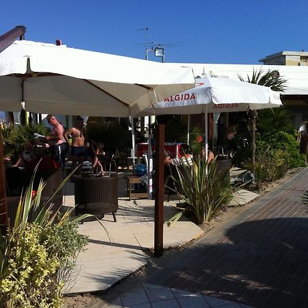 Viva Beach Hotel Rimini Kültér fotó
