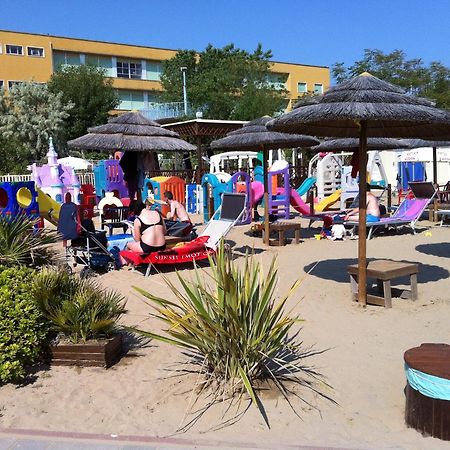 Viva Beach Hotel Rimini Kültér fotó