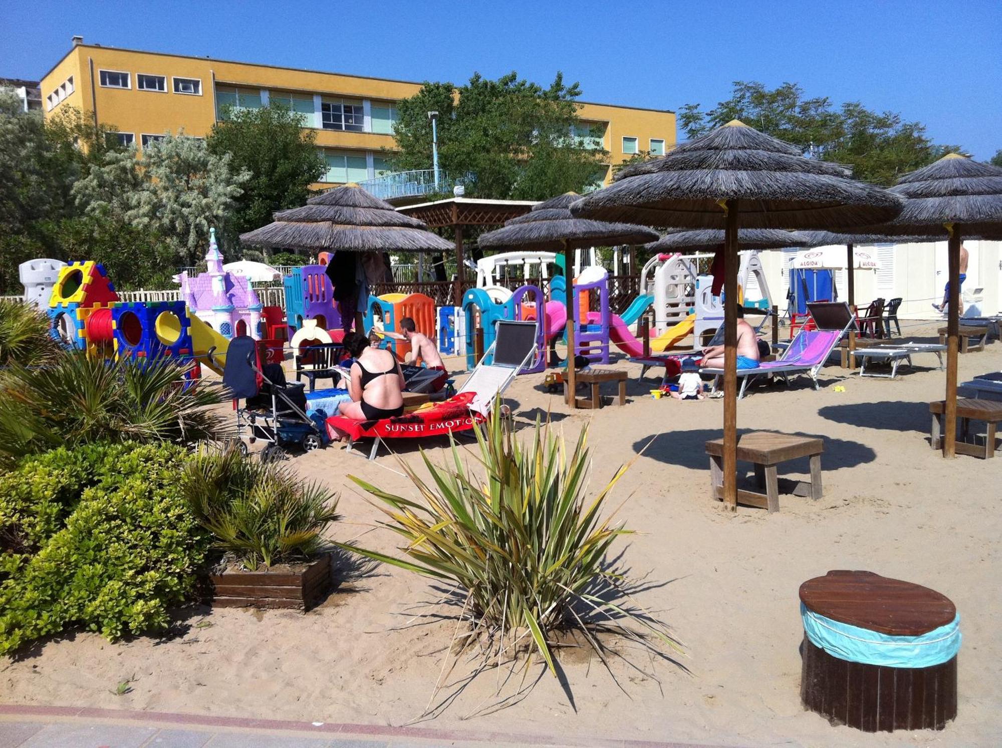 Viva Beach Hotel Rimini Kültér fotó
